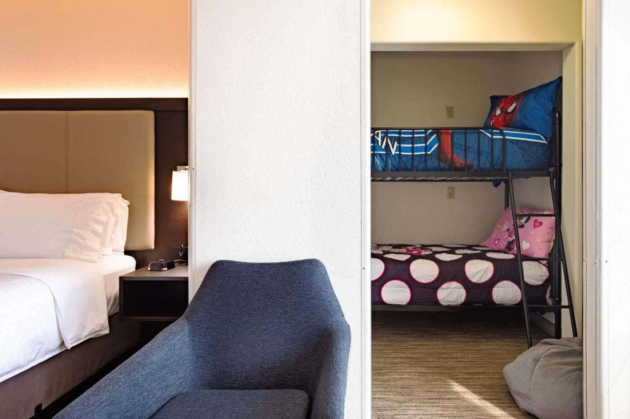 Holiday Inn Express Hotel & Suites Evanston By Ihg Exterior foto