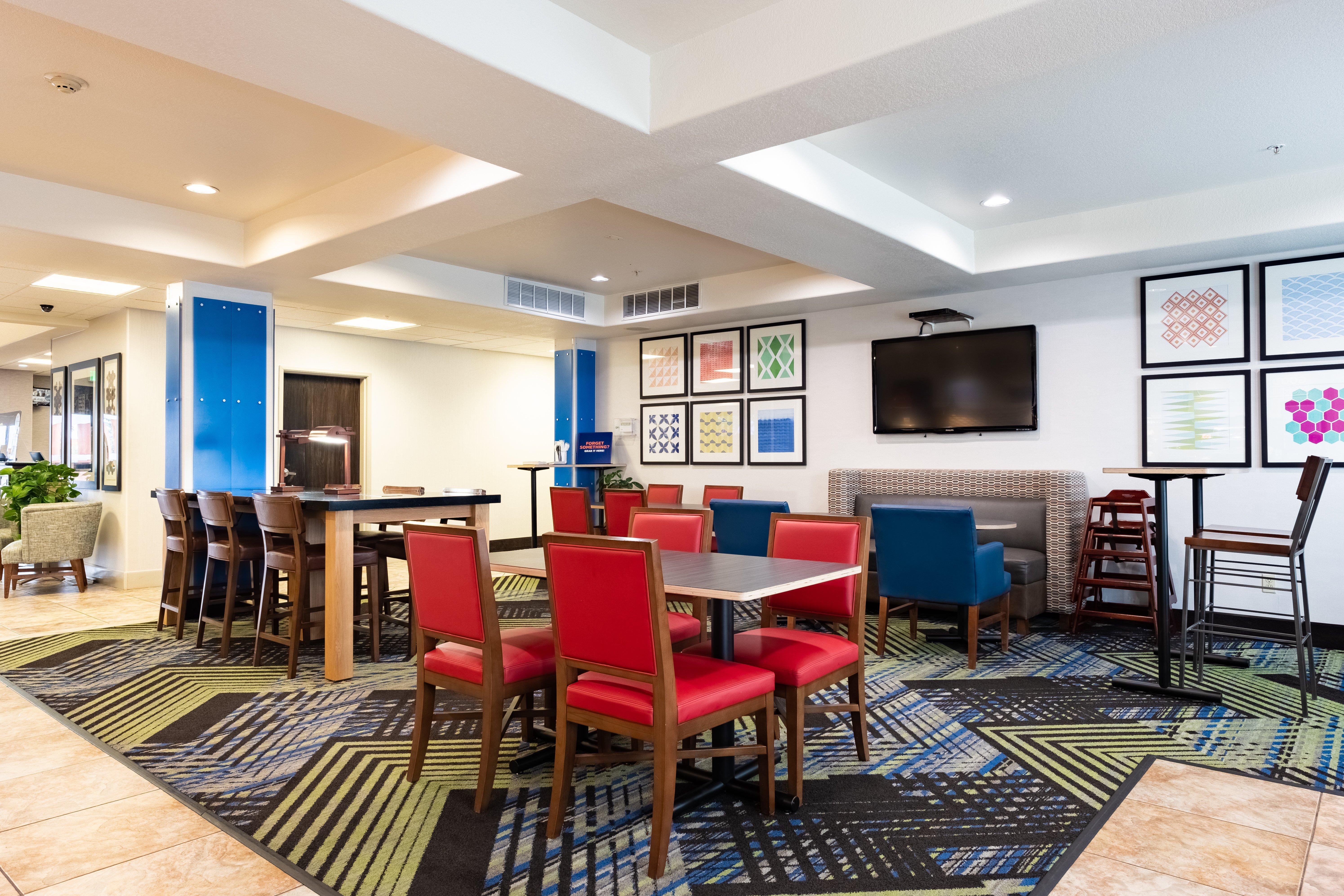 Holiday Inn Express Hotel & Suites Evanston By Ihg Exterior foto